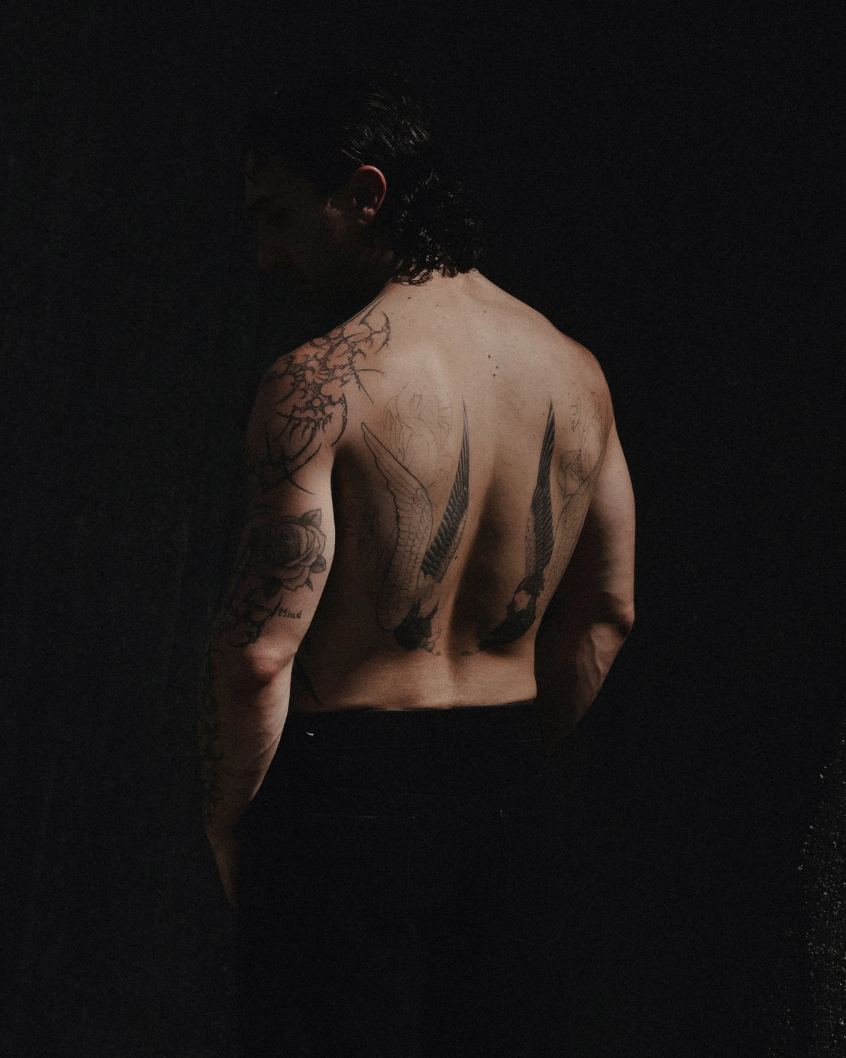 Tattoo artist Andrea Pellerone, GRAPHICA Global Top 100, photographed from behind