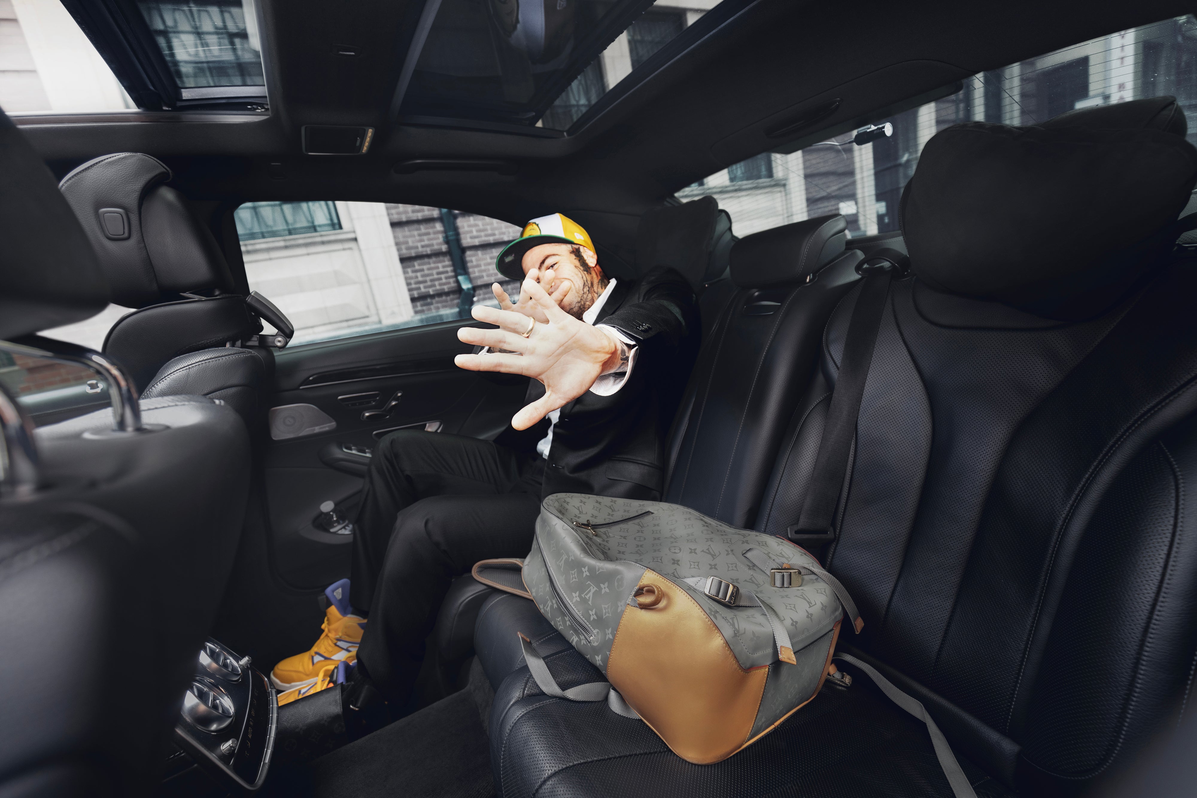 Steve Butcher, artista destacado en la portada